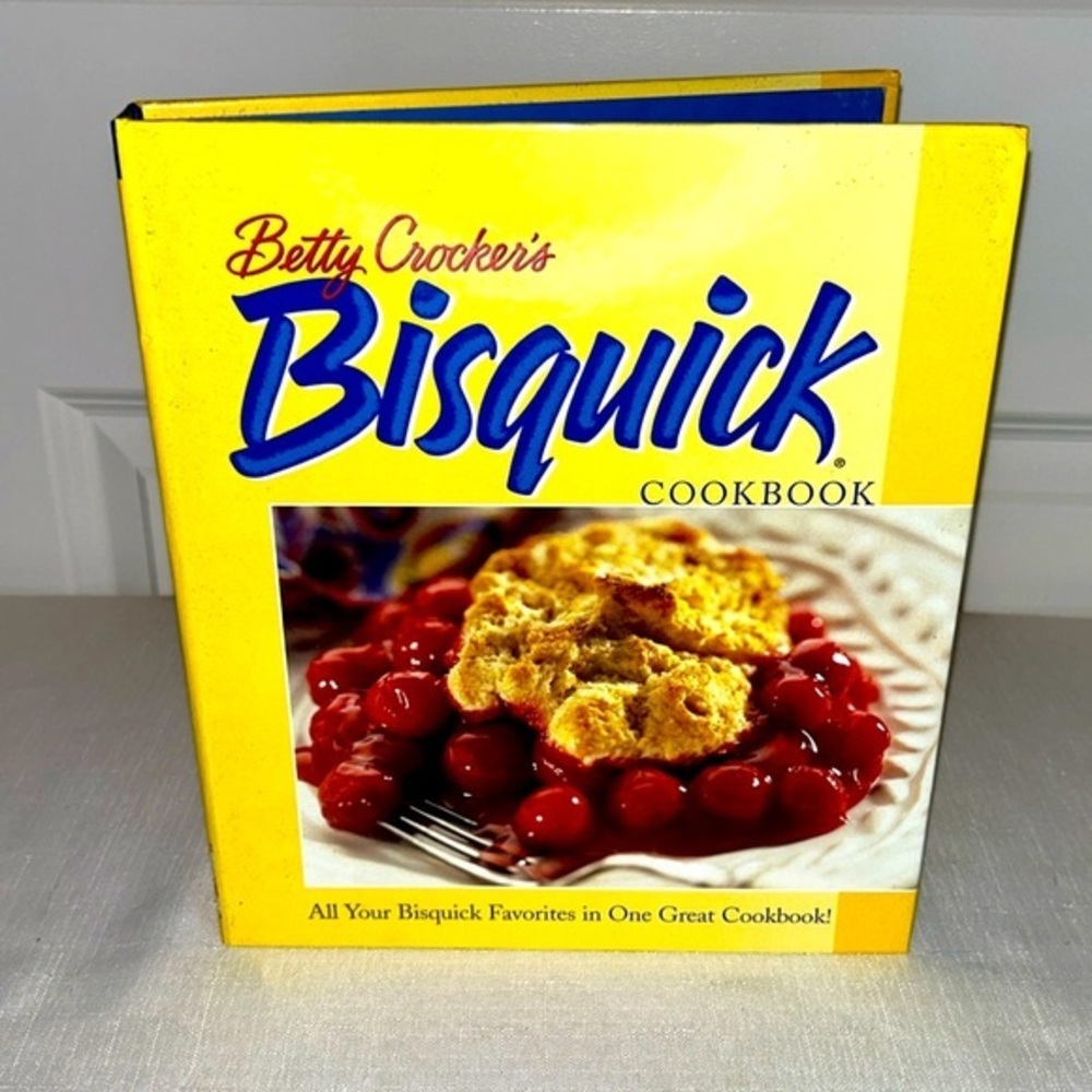 Betty Crocker’s Bisquick Cookbook Vintage ©️2000 First Edition, Great Condition